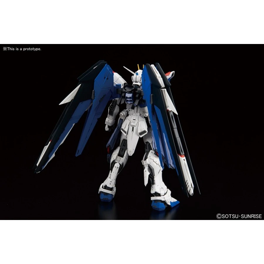 Bandai Master Grade MG 1/100 Mobile Suit Gundam ZGMF-X10A Freedom Gundam 2.0 Version 2 Bandai Master Grade MG 1/100 Mobile Suit Gundam ZGMF-X10A Freedom Gundam 2.0 Version - Image 2